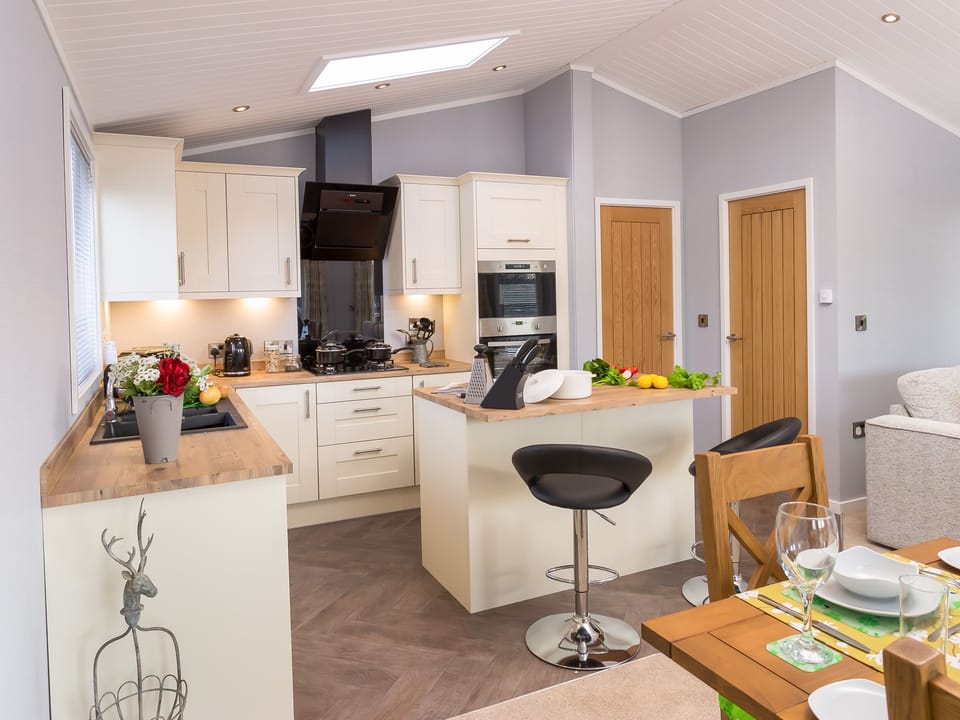 Cottage | Private kitchen | Fridge, microwave, dishwasher, electric kettle
