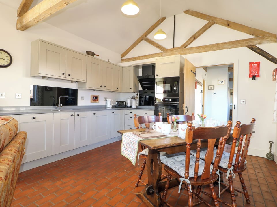 Cottage | Dining
