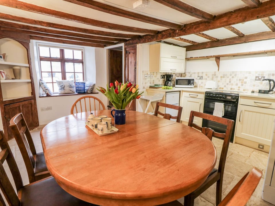 Cottage | Private kitchen | Fridge, microwave, dishwasher, electric kettle