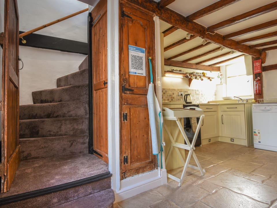 Cottage | Private kitchen | Fridge, microwave, dishwasher, electric kettle