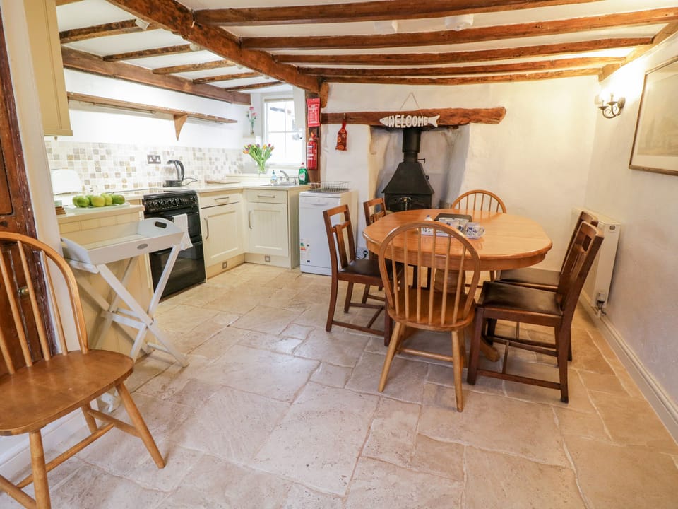 Cottage | Private kitchen | Fridge, microwave, dishwasher, electric kettle