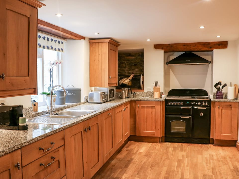 Cottage | Private kitchen | Fridge, microwave, dishwasher, cookware/dishes/utensils