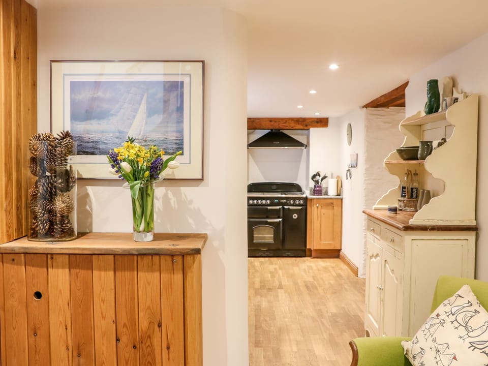 Cottage | Private kitchen | Fridge, microwave, dishwasher, cookware/dishes/utensils