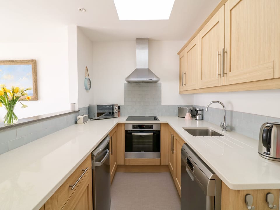 Cottage | Private kitchen | Fridge, dishwasher, electric kettle, toaster