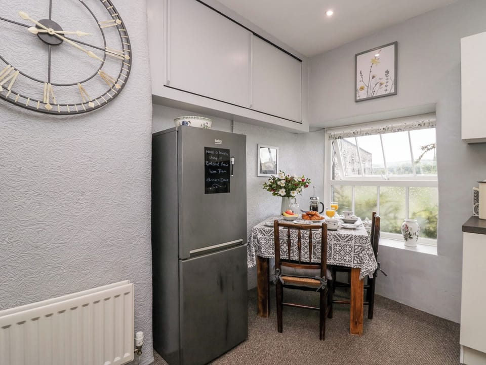 Cottage | Private kitchen | Fridge, dishwasher, electric kettle, toaster