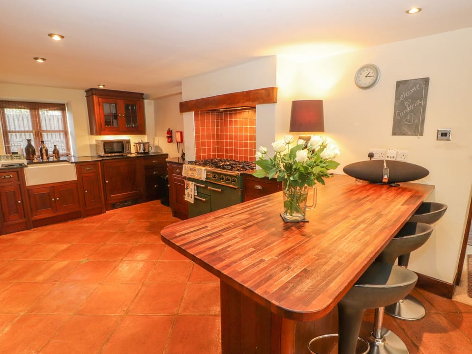 Cottage | Dining