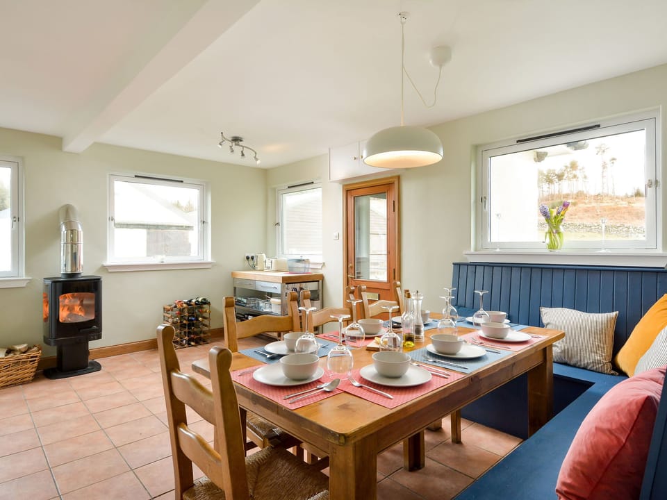 Cottage | Private kitchen | Fridge, cookware/dishes/utensils