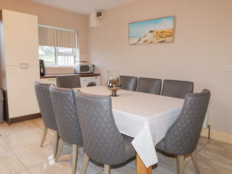 Cottage | Dining