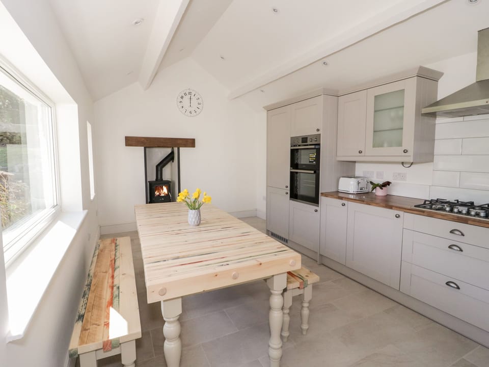 Cottage | Private kitchen | Fridge, microwave, dishwasher, electric kettle