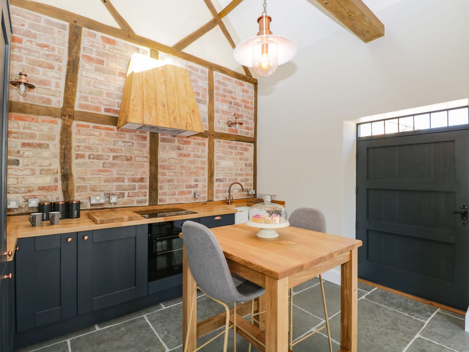 Cottage | Private kitchen | Fridge, electric kettle, cookware/dishes/utensils