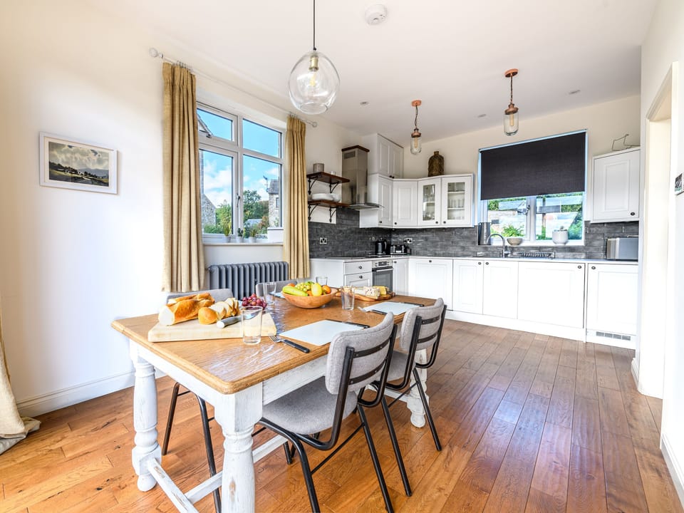 Cottage | Dining