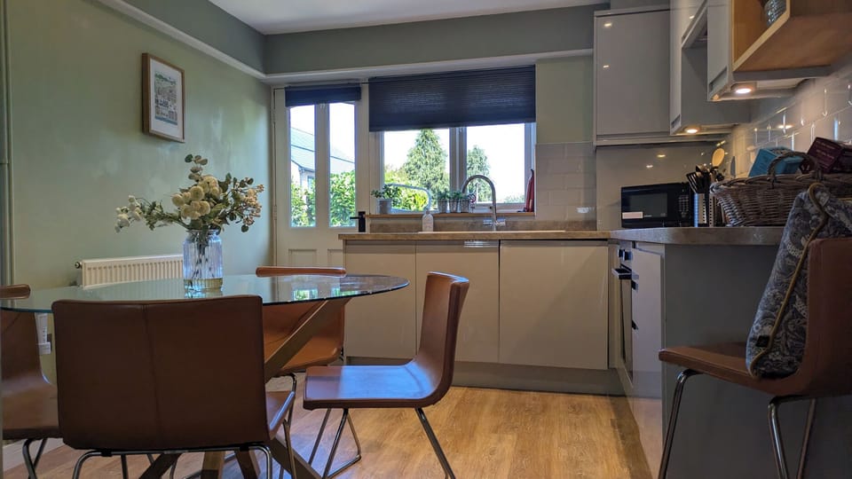 Cottage | Dining