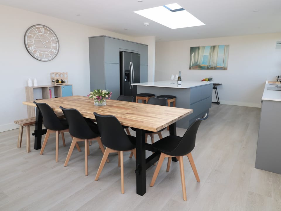 Cottage | Private kitchen | Fridge, microwave, dishwasher, electric kettle