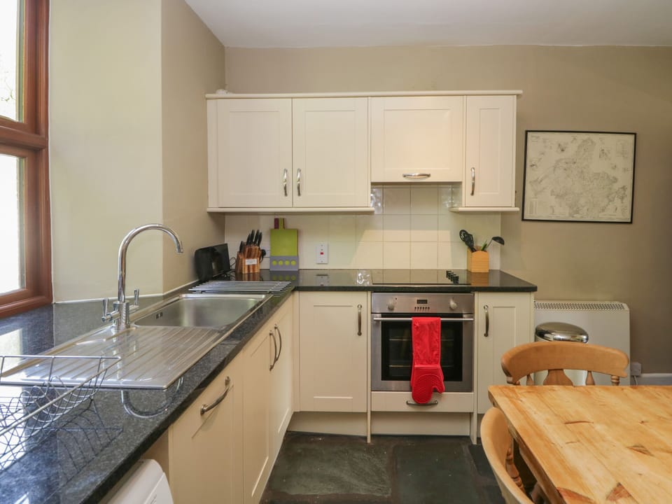 Cottage | Private kitchen | Fridge, dishwasher, electric kettle, toaster