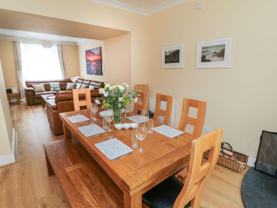 Cottage | Private kitchen | Fridge, dishwasher, electric kettle, toaster