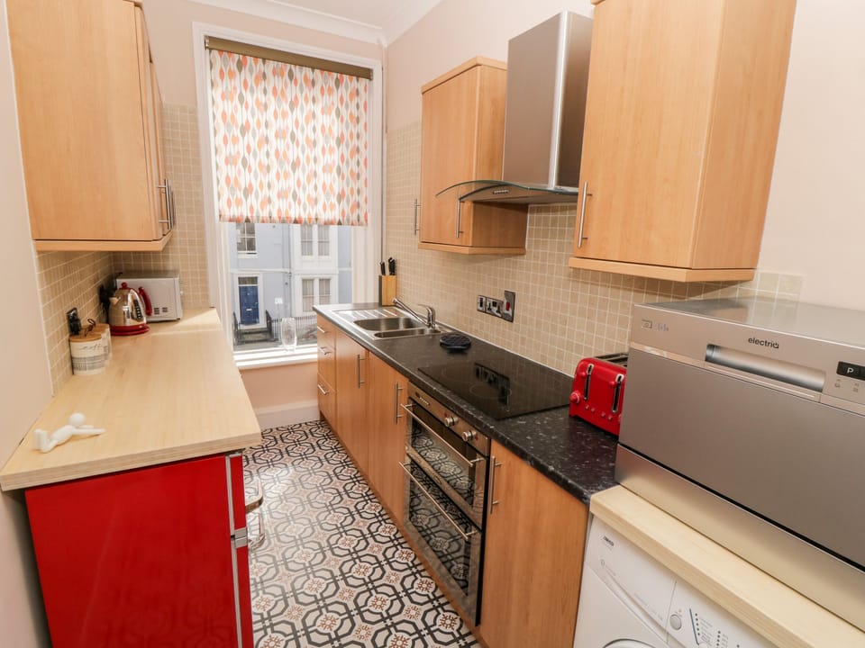 Cottage | Private kitchen | Fridge, microwave, dishwasher, electric kettle