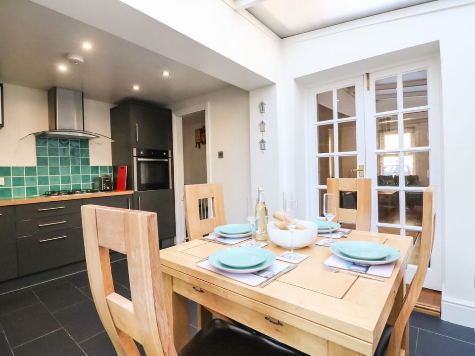 Fridge, dishwasher, cookware/dishes/utensils