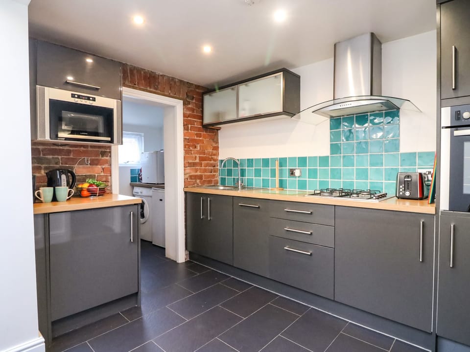 Fridge, dishwasher, cookware/dishes/utensils