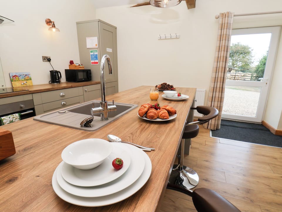 Cottage | Dining
