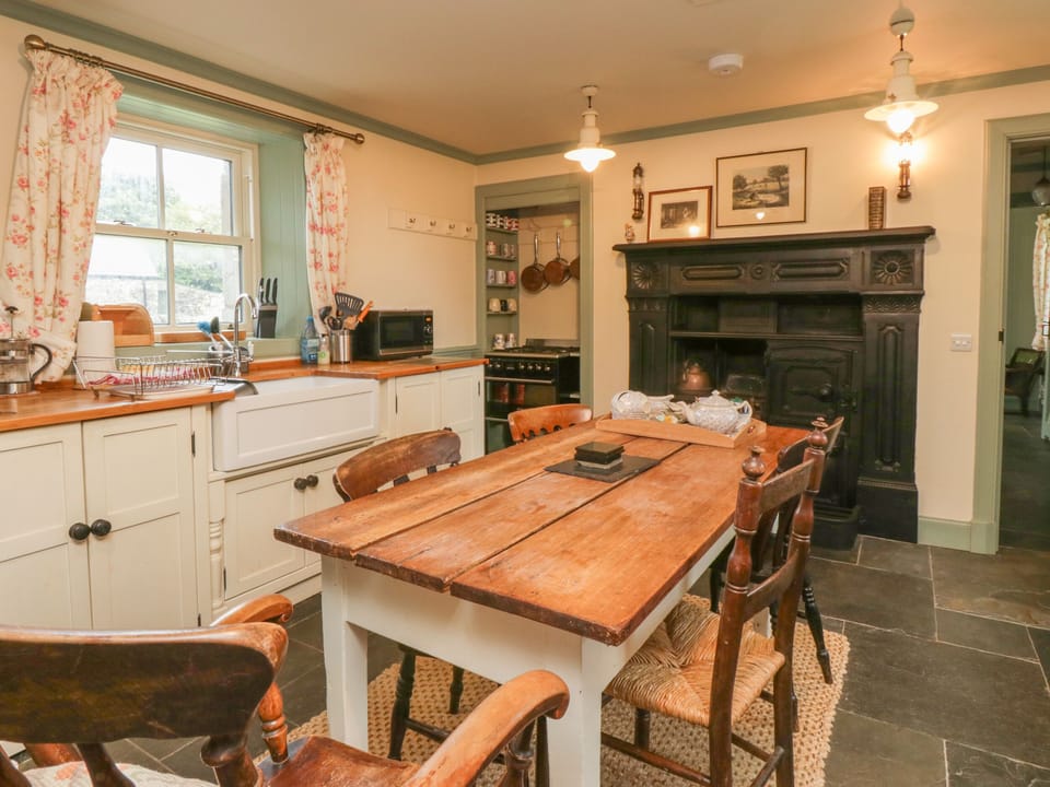Cottage | Interior