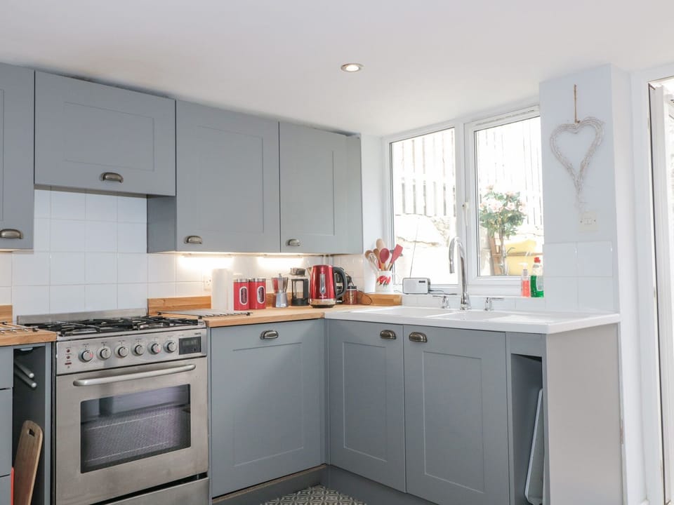 Cottage | Private kitchen | Fridge, microwave, dishwasher, electric kettle