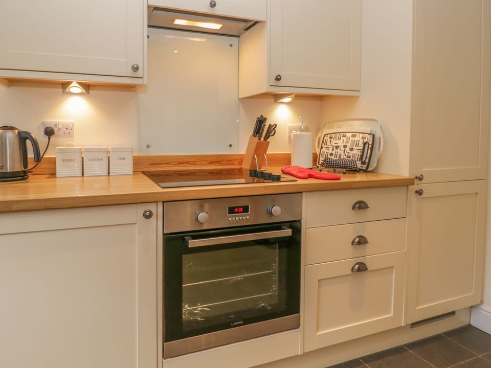 Cottage | Private kitchen | Fridge, microwave, dishwasher, electric kettle