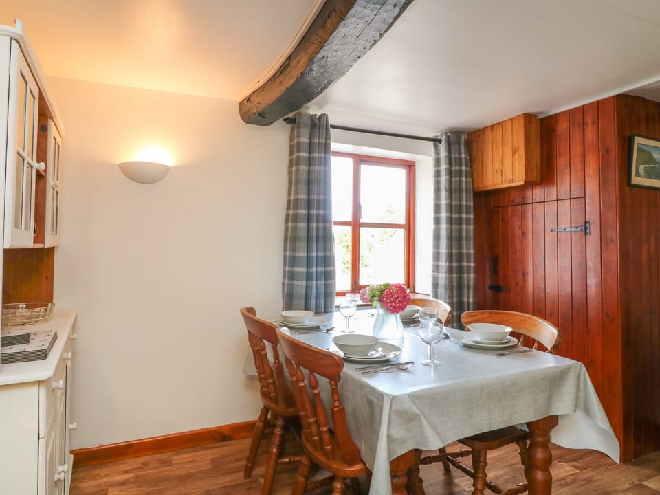 Cottage | Private kitchen | Fridge, microwave, dishwasher, electric kettle