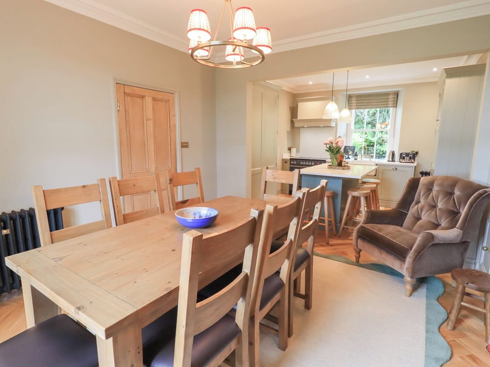 Cottage | Dining