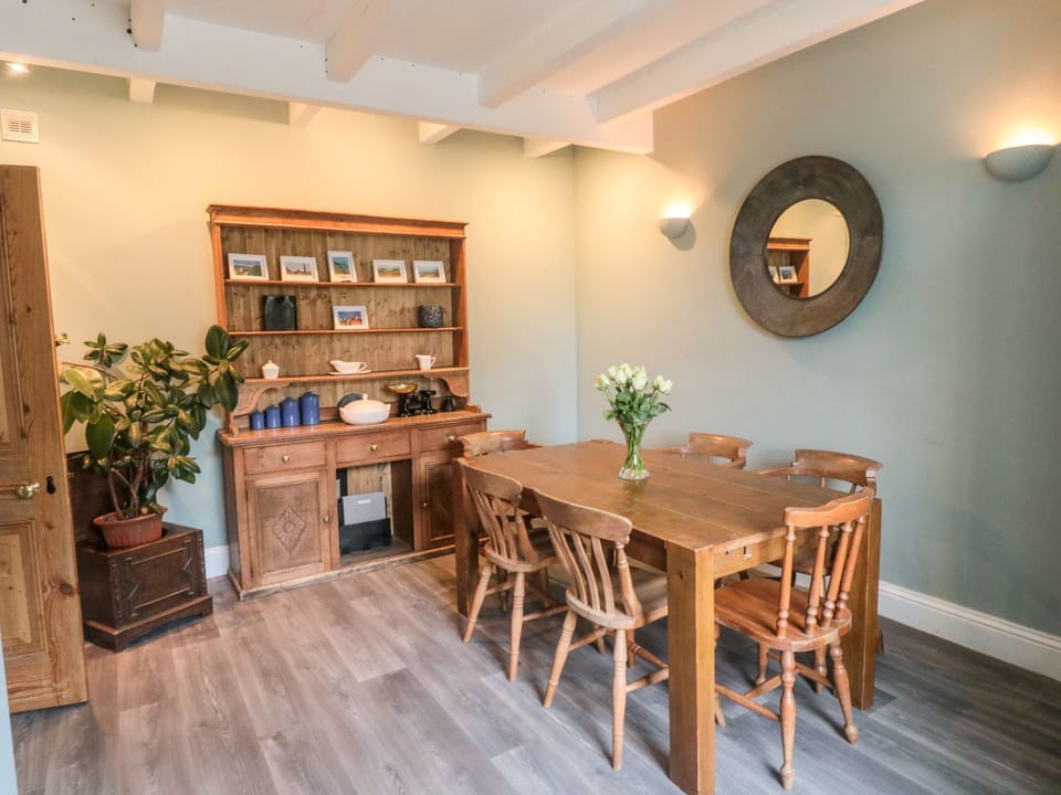 Cottage | Interior