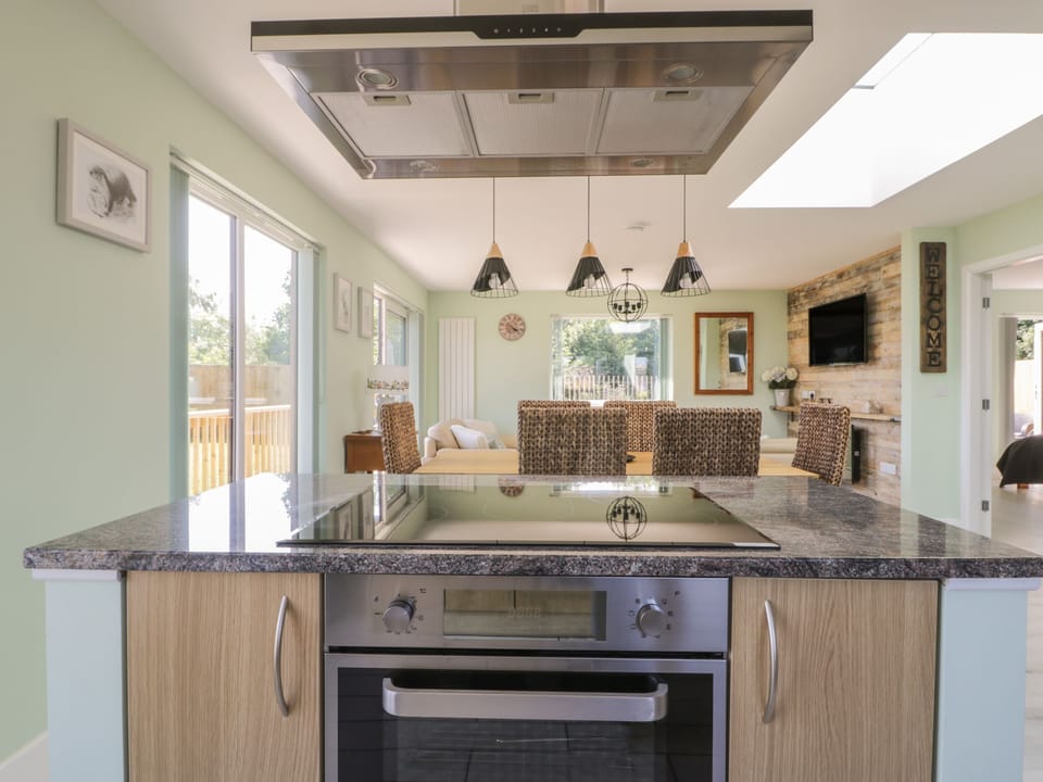 Cottage | Private kitchen | Fridge, microwave, dishwasher, electric kettle