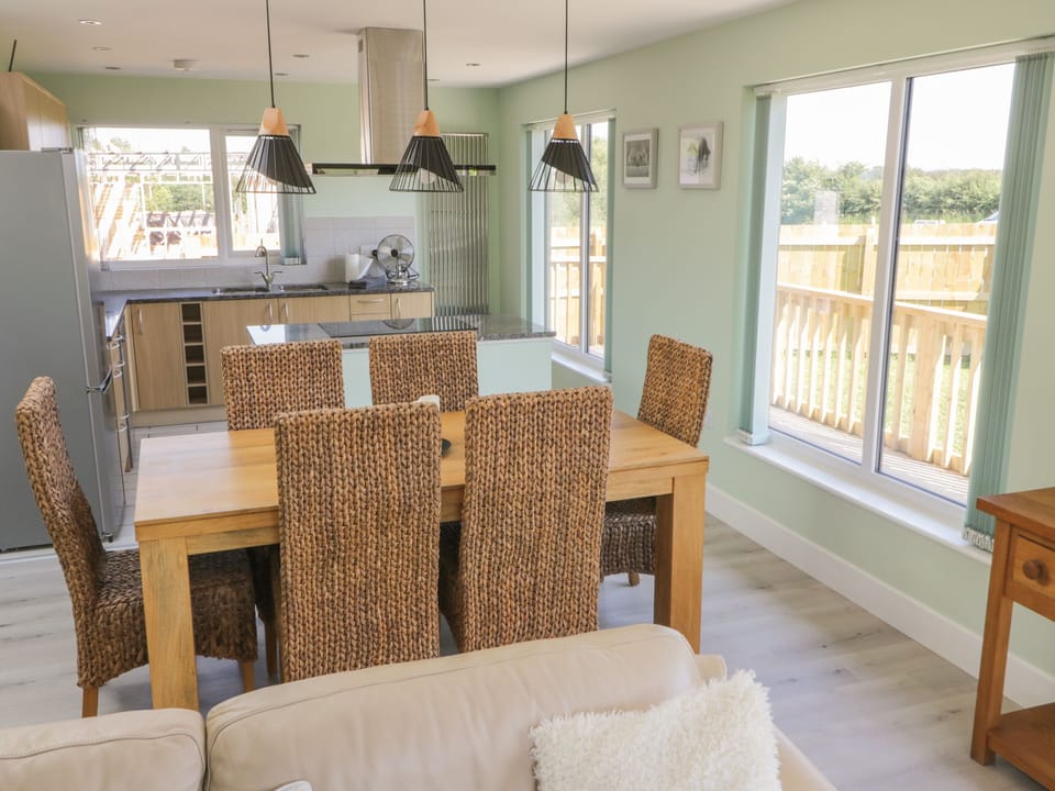Cottage | Private kitchen | Fridge, microwave, dishwasher, electric kettle