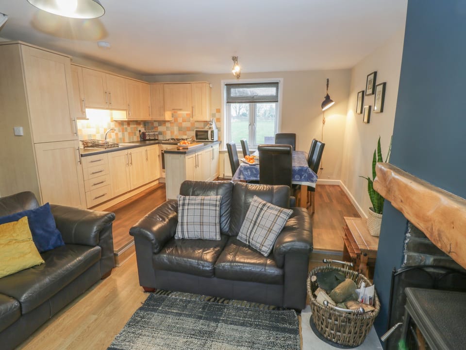 Cottage | Living room | Fireplace