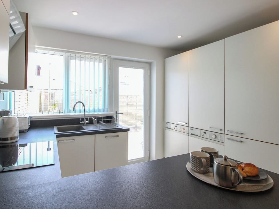 Fridge, dishwasher, cookware/dishes/utensils