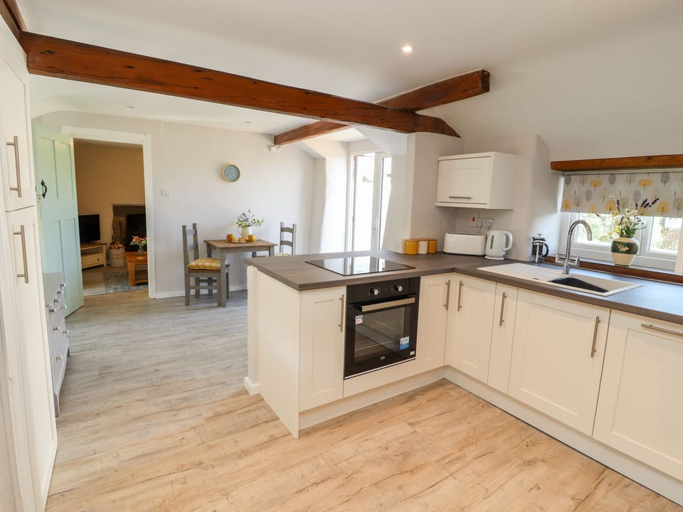 Cottage | Private kitchen | Fridge, dishwasher, electric kettle, toaster