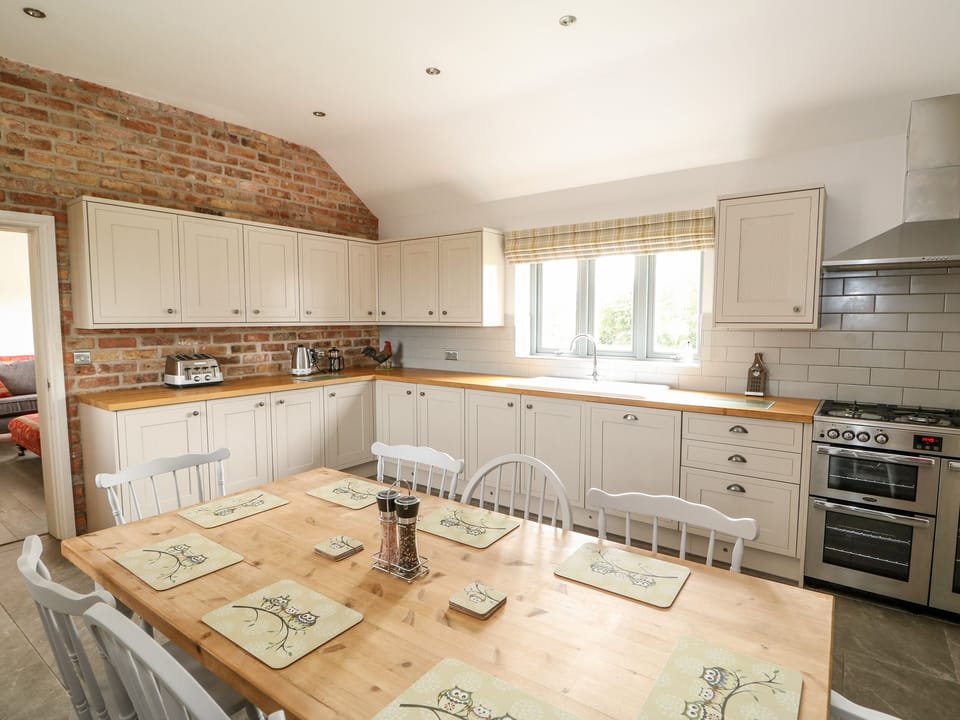 Cottage | Private kitchen | Fridge, microwave, dishwasher, electric kettle