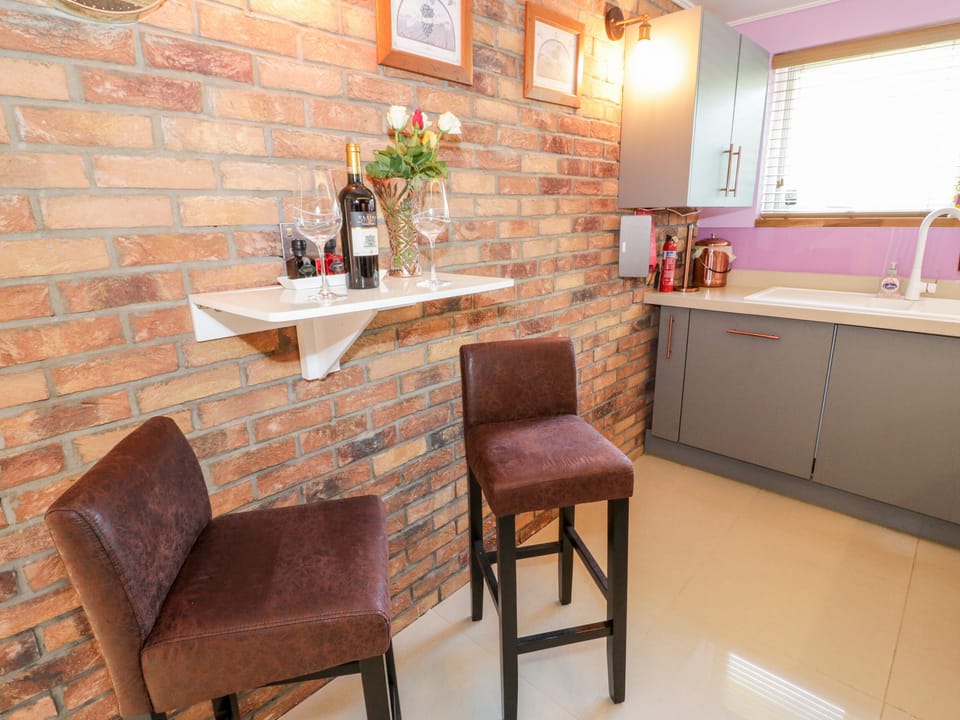 Cottage | Private kitchen | Fridge, microwave, dishwasher, electric kettle
