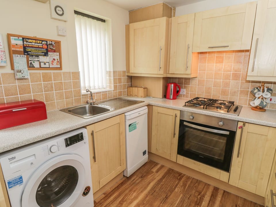 Cottage | Private kitchen | Fridge, microwave, dishwasher, electric kettle
