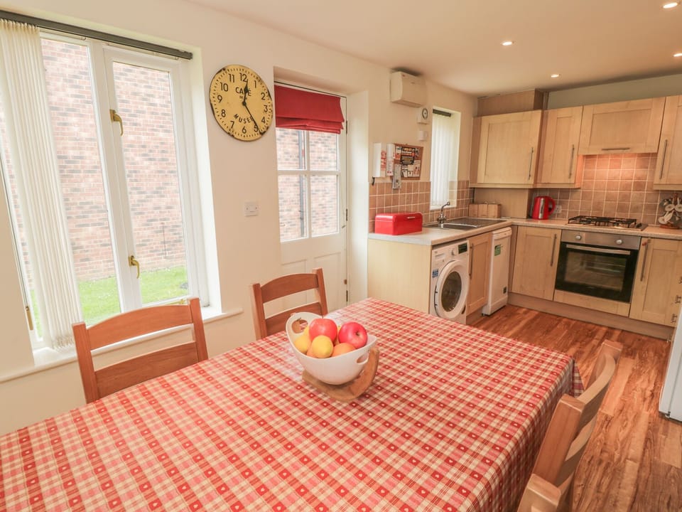 Cottage | Private kitchen | Fridge, microwave, dishwasher, electric kettle