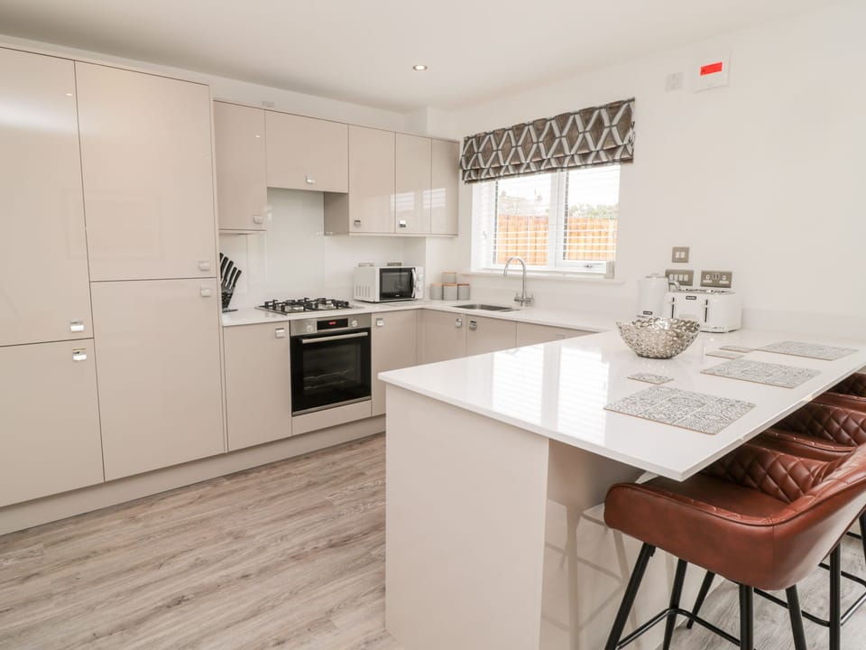 Cottage | Private kitchen | Fridge, dishwasher, electric kettle, toaster