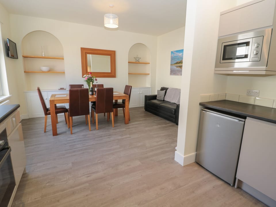 Cottage | Private kitchen | Fridge, dishwasher, electric kettle, toaster