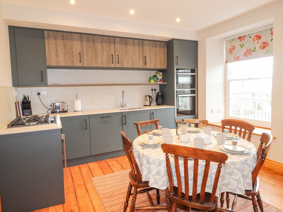 Cottage | Private kitchen | Fridge, microwave, dishwasher, toaster