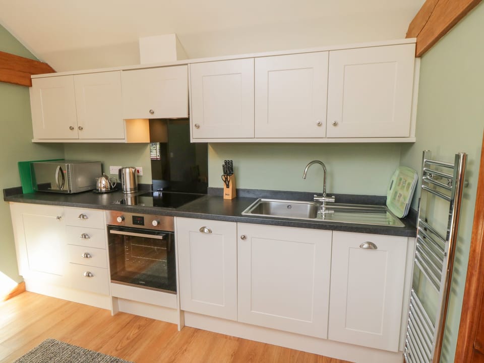 Cottage | Private kitchen | Fridge, microwave, dishwasher, electric kettle