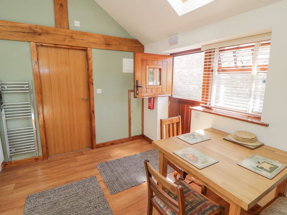 Cottage | Private kitchen | Fridge, microwave, dishwasher, electric kettle