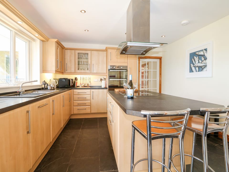 Cottage | Private kitchen | Fridge, dishwasher, electric kettle, toaster