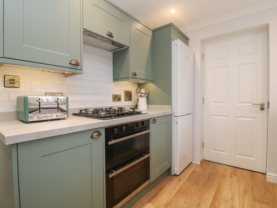 Cottage | Private kitchen | Fridge, microwave, dishwasher, electric kettle