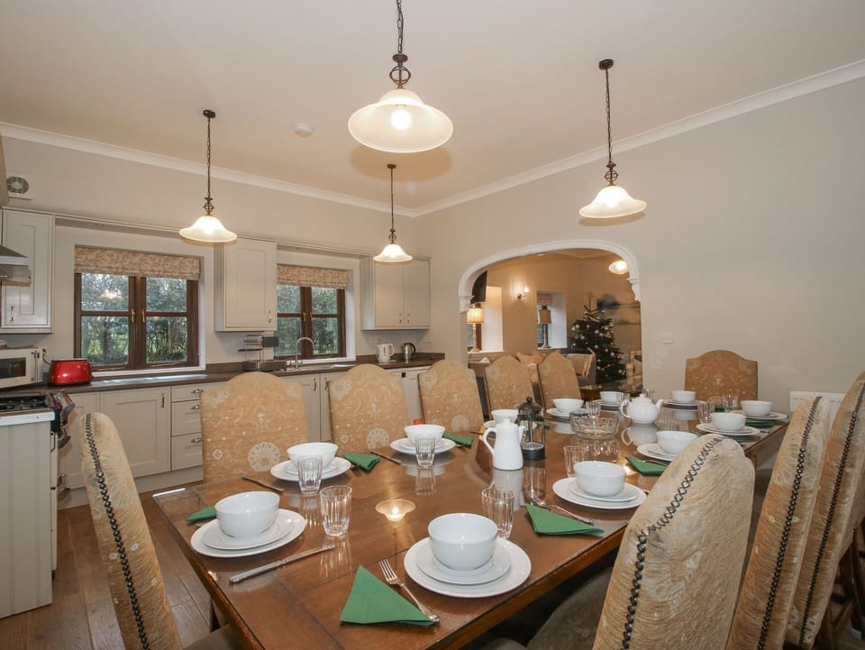 Cottage | Dining