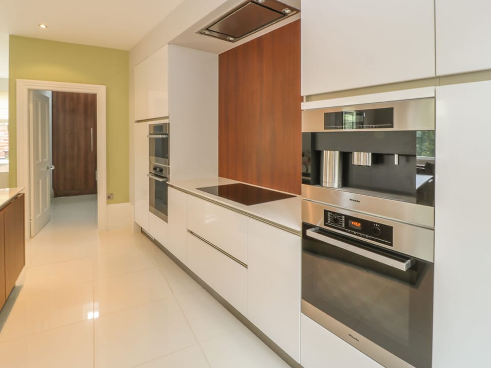 Cottage | Private kitchen | Fridge, dishwasher, electric kettle, toaster