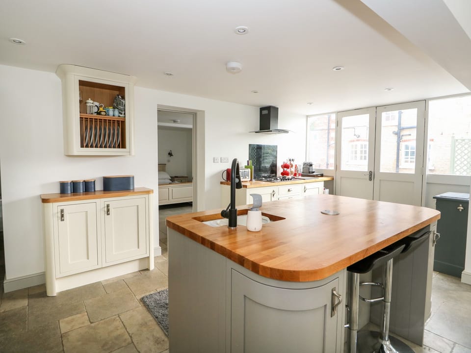 Cottage | Private kitchen | Fridge, microwave, dishwasher, electric kettle