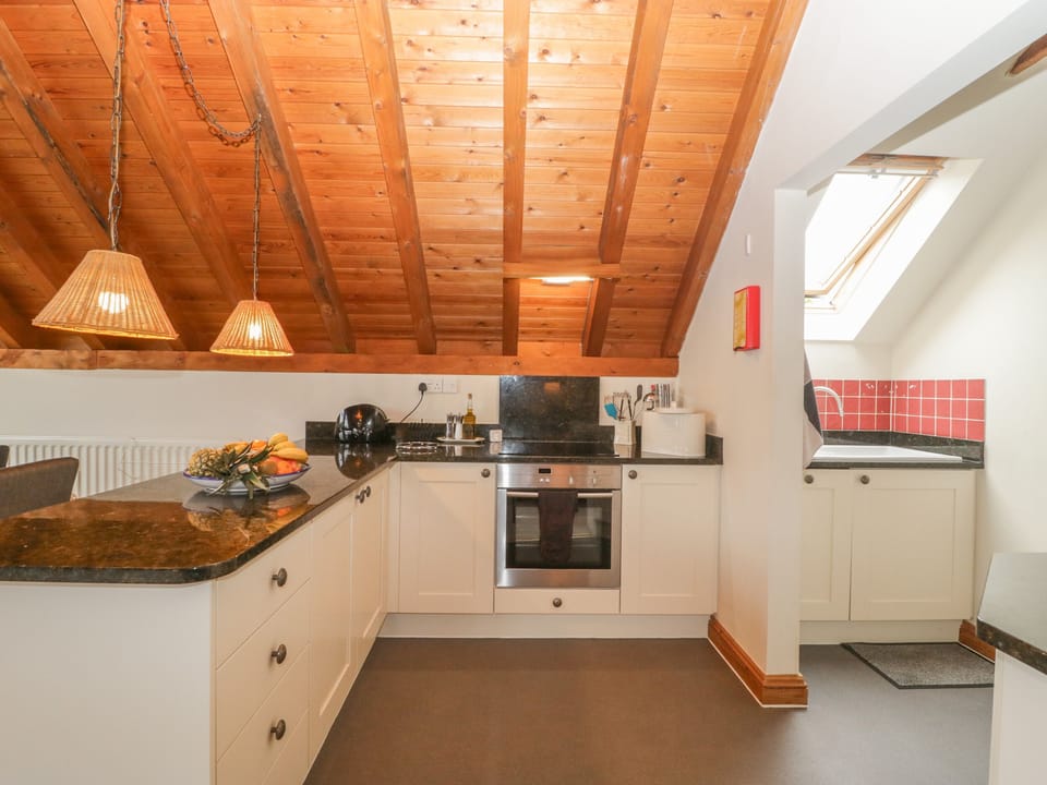 Cottage | Private kitchen | Fridge, microwave, dishwasher, electric kettle