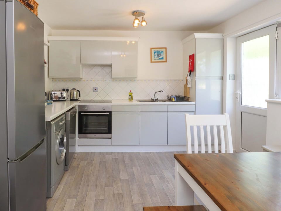 Cottage | Private kitchen | Fridge, dishwasher, electric kettle, toaster